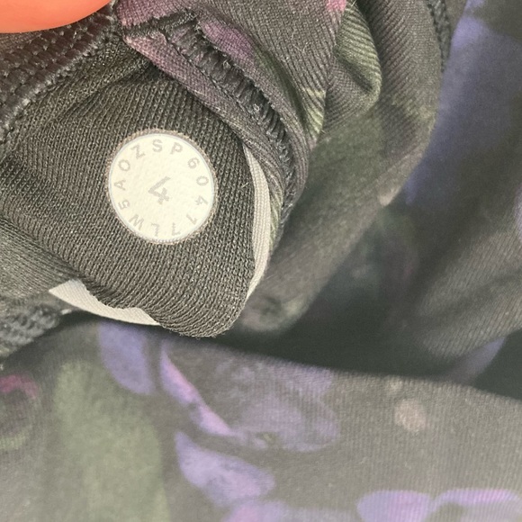 Lululemon hi rise wunder under sz 4 - Picture 6 of 6